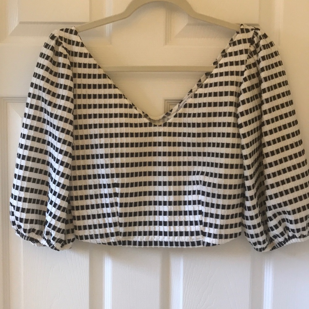 Black and white cropped blouse